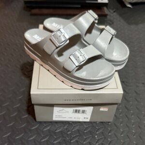 NWT MIA Eva Gray Chunky Sandal with Buckles 8M